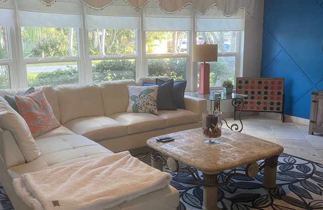 Beach, malls, dining, golf, casinos, pools and more! fun for family and friends