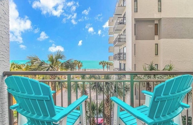 Beach'n 1BR Ocean Front Condo Arcades Fireplace