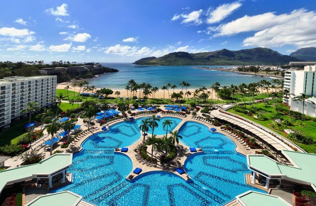 Beach Resort with Outdoor Pool & Dining by the Ocean | Oceanfront 1BR Suite