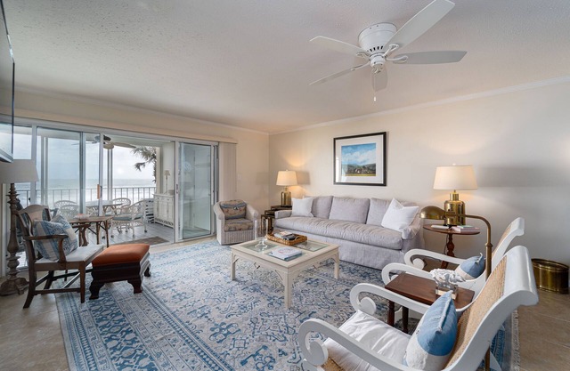 Beach Retreat/Spacious/Steps to the beach. Newly Refurnished!