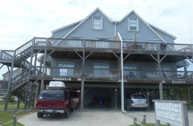 Beach Retreat West - 30% off any 2 night or more rental in August 2025!