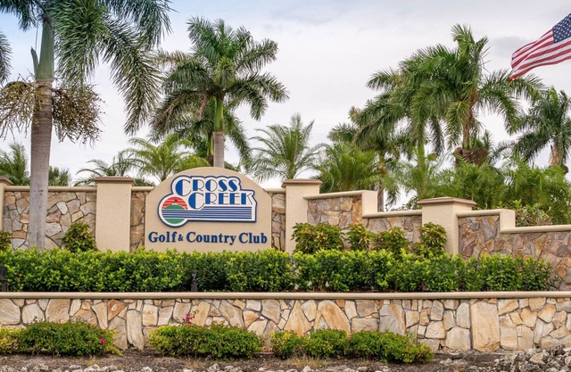 Beach's, Golf, Dining and Shopping close by