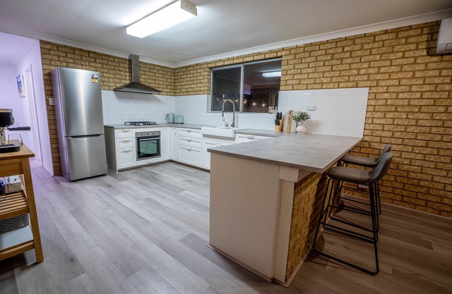 Beach, sand dunes and pub just minutes away nNewly renovated