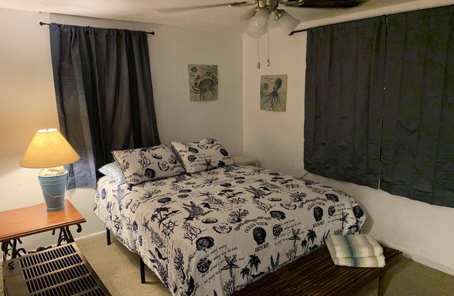Beach Side Studio #2 (Apartment) - Pets Allowed by RedAwning