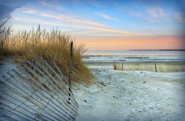 Beach, Sun and memories,n2nd Floor Unit, with private deck.