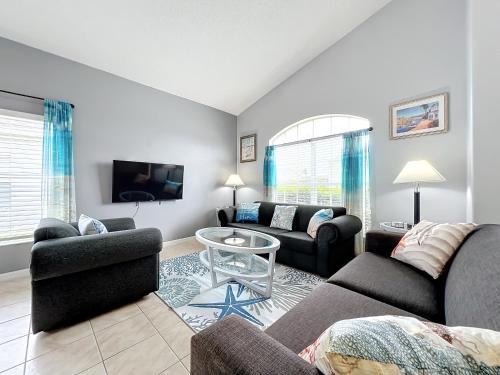 Beach-themed Retreat W Heated Pool & Bbq