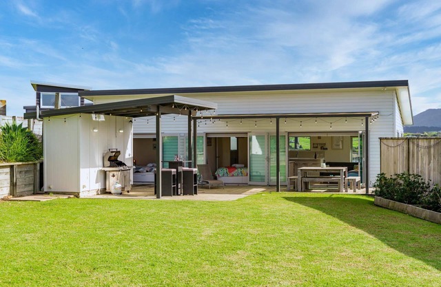 Beach Time - Modern, sunny home close to amenities, a great place to relax and watch the kids play
