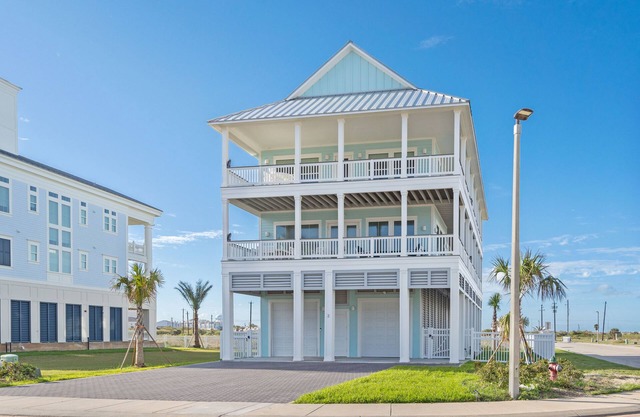 Beach view, central location, EV charger, 6 free parking, elevator