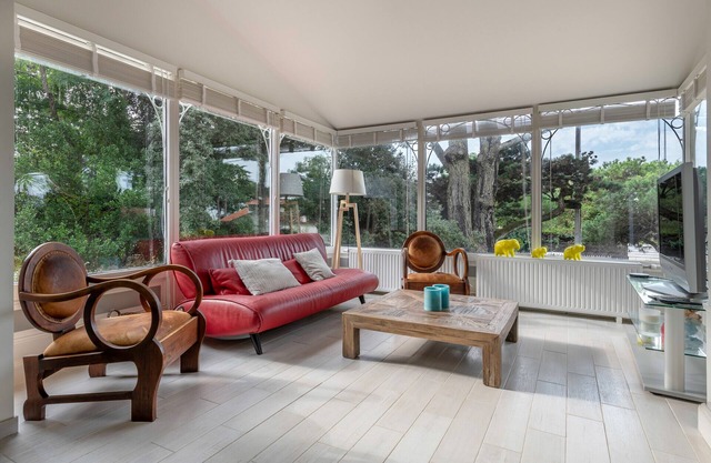 Beach villa for 8 - 75m from the beach