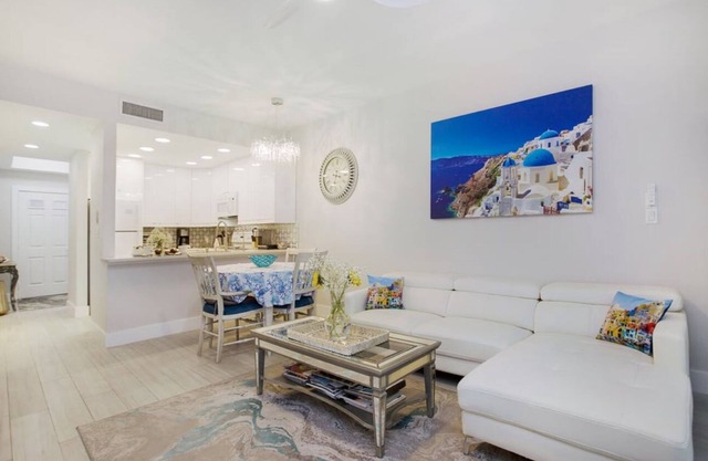 Beach4mi/World Tennis Club/Pickleball/Htd Pools/Hot Tub/Sauna. n1st floor condo.