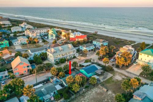Beachcomber Oasis l 1930s Cottage l 1 min to Beach