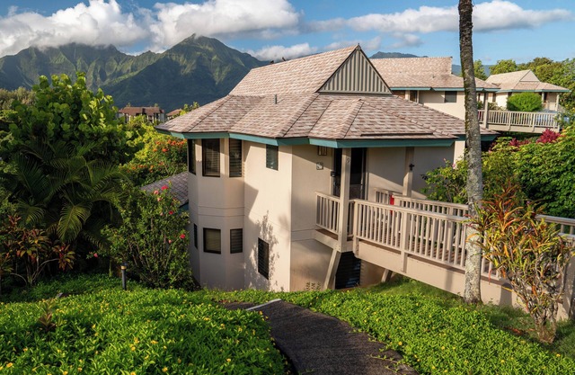 Beaches at your doorstep, Breathtaking Hawaiian Villa at Hanalei Bay