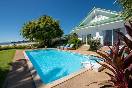 Beachfront 2 Bedroom Villa