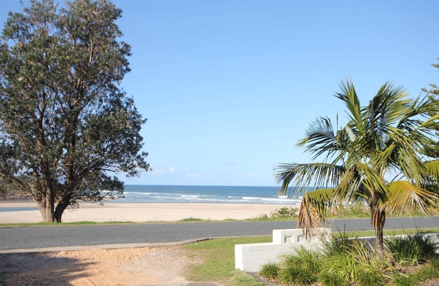 Beachfront 4 - opposite lake and beach