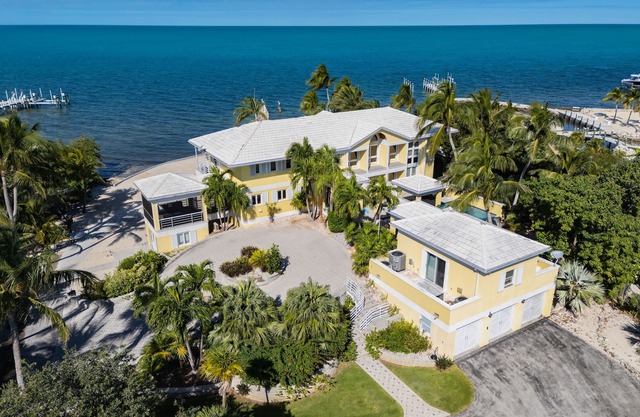 Beachfront 8-bedroom villa