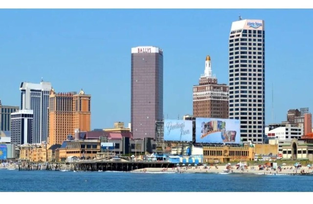 Beachfront Atlantic City, NJ 2 - Two Bedroom Suites Available (Sleep up to 12)