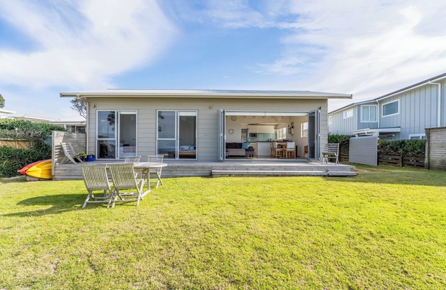 Beachfront Beauty - Whangamata Beachfront Home
