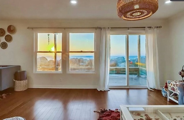 Beachfront condo-amazing views!
