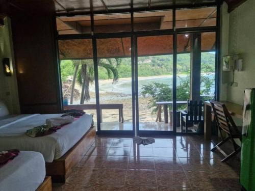beachfront family house kantiang