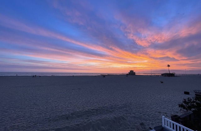 Beachfront Haven! On the sand, just minutes from LAX.