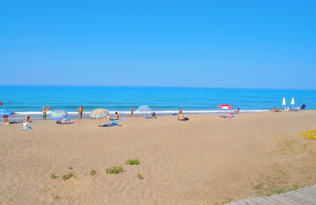 Beachfront Holiday Houses Yannis on Agios Gordios Beach