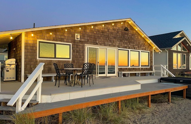 Beachfront home with ocean-view hot tub & wood-burning fireplace - dog-friendly