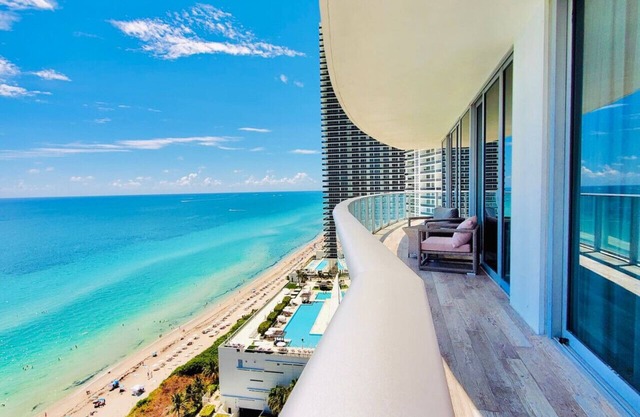 BeachFront Luxury Hotel | 3B OceanView Hyde Resort