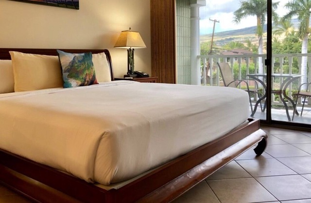 Beachfront Mountain View Lahaina Shores Studio
