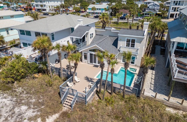 Beachfront Pool, Private Home, Don't Miss This!