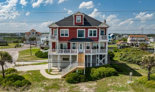 Beachfront, private dock, private pool & hot tub, pool table, ping pong