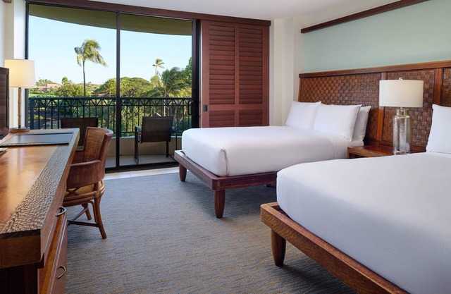 Beachfront Property Just Steps Away from Alii Kahekili Beach, w/Outdoor Pool