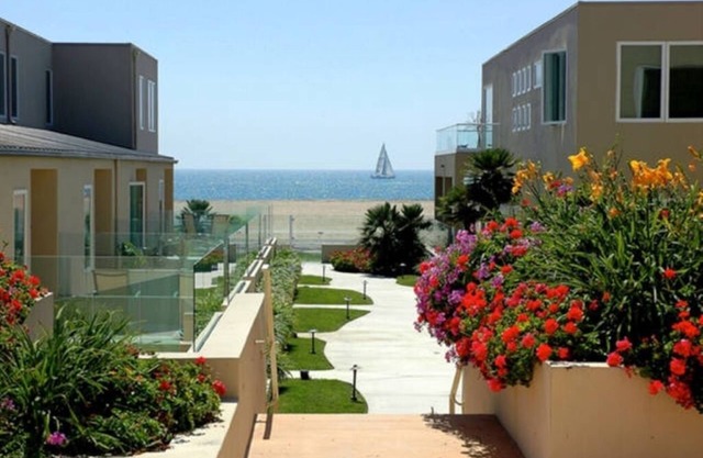 Beachfront Retreat Playa/Marina