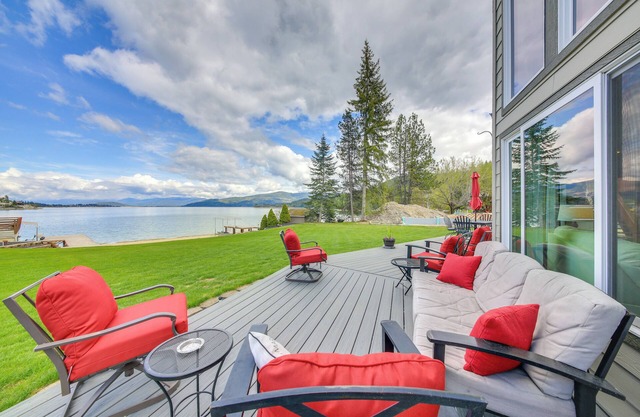 Beachfront Sagle Retreat w/Boat Dock & Lift