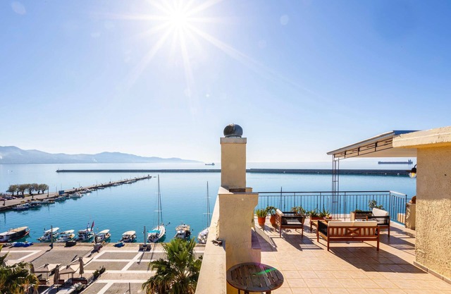 Beachfront Sunny Penthouse - Kalamata Seablisss