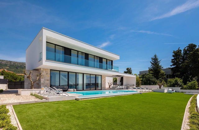 Beachfront Villa The View with Pool