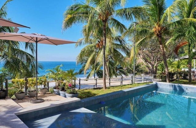 Beachfront Villa 'Casa Lula' Resort