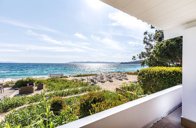 Beachfront villa East with private beach, exceptional 1st line