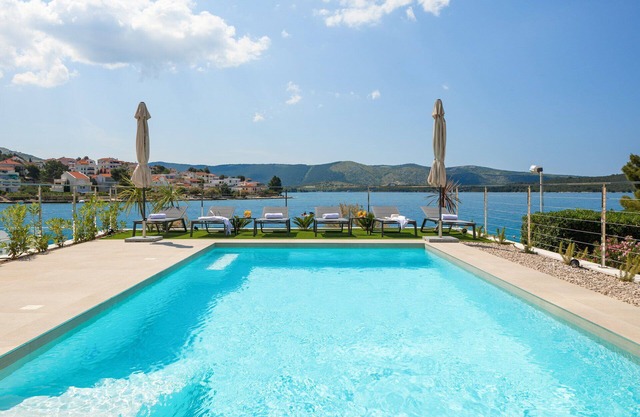 Beachfront Villa Mona Lisa with Pool