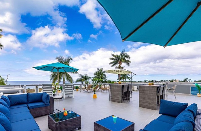 Beachfront with Rooftop Scenic Ocean View