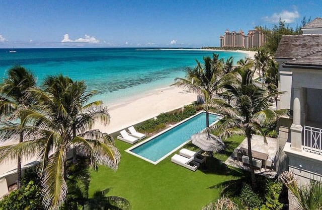 Beachside Bliss – 4Bed/5Bath Villa with direct ocean and harbour access