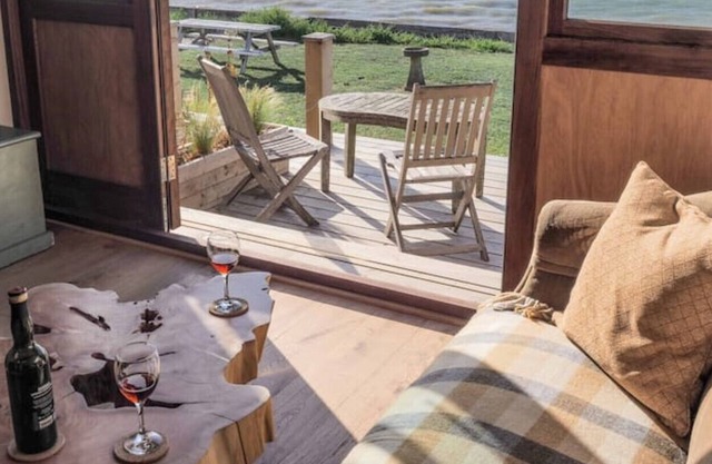 Beachside chalet No 2 with private access to beach