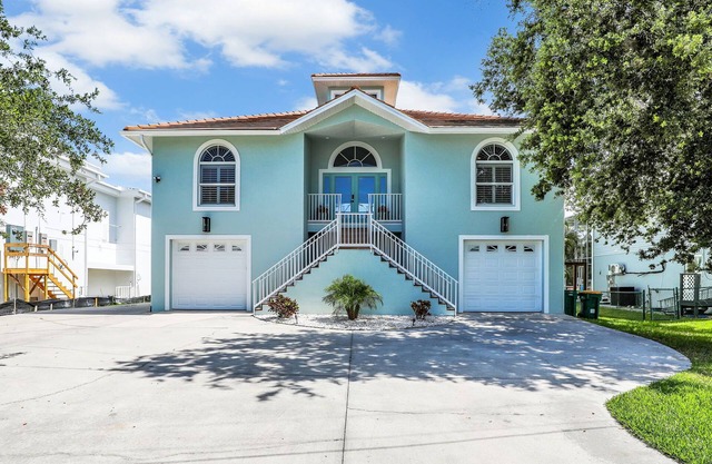 Beachside Fun House Spacious 4-bedroom home with Pool Hot Tub Close To The Beach