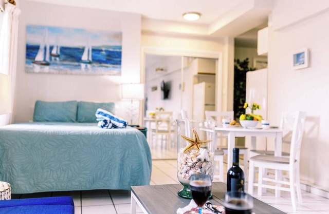 Beachside Gardens Apartments by Lowkl