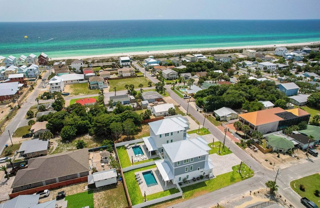 Beachside Paradise. The Perfect Coastal Retreat 8BR 7Bath Private Pool