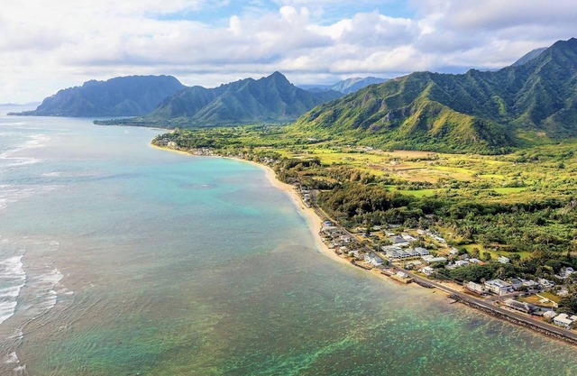 Beachside Paradise - Yard leads to sandy beach!