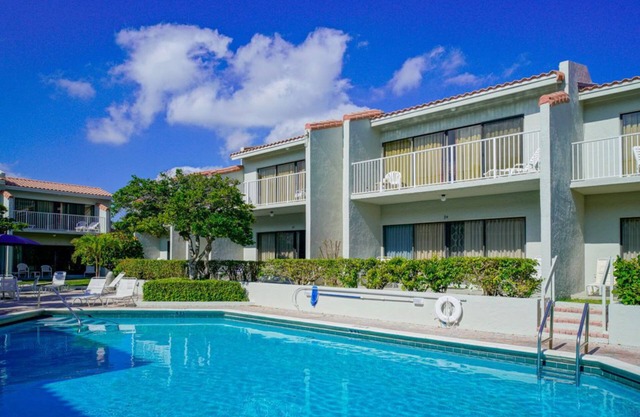 Beachside Rental w/Balcony & Pool