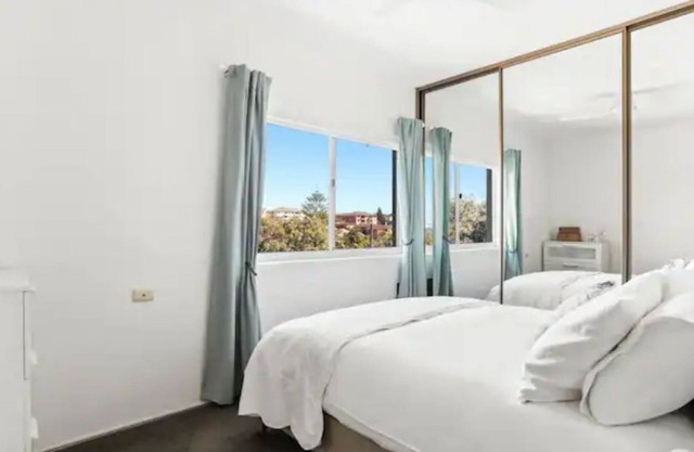 Beachside stay renovated 2 bedroom apartment