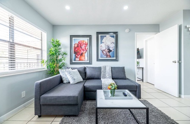 Beachside Bliss: Luxurious 2 Bed, 2 Bath Apartment - Your Coastal Sanctuary