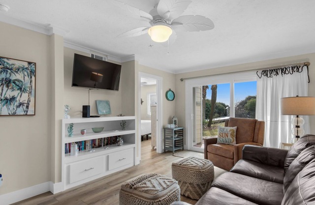 Beacons 1: Gulf Front Condo, Seagrove Beach + Free Attraction Tickets!