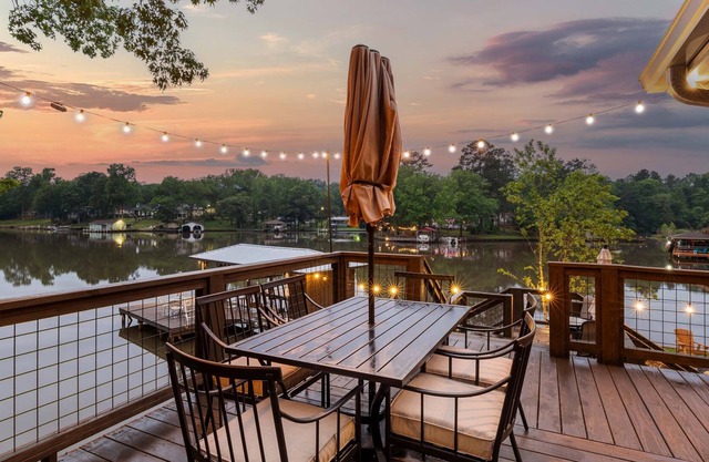 Bear Creek Cottage w Private Dock, Stunning Views, Fire Pit